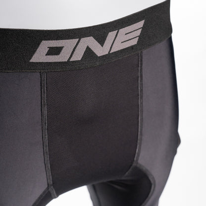 One Glove Junior Power Armour Trousers Maalivahdin suojahousut Edestä Lähikuva Spandex