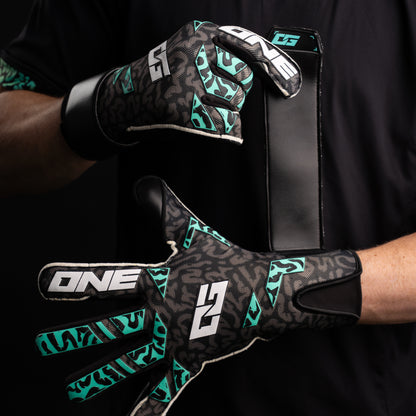 One Glove Mentality Monster GRV Maalivahdin hanskat Musta Hihna Strap